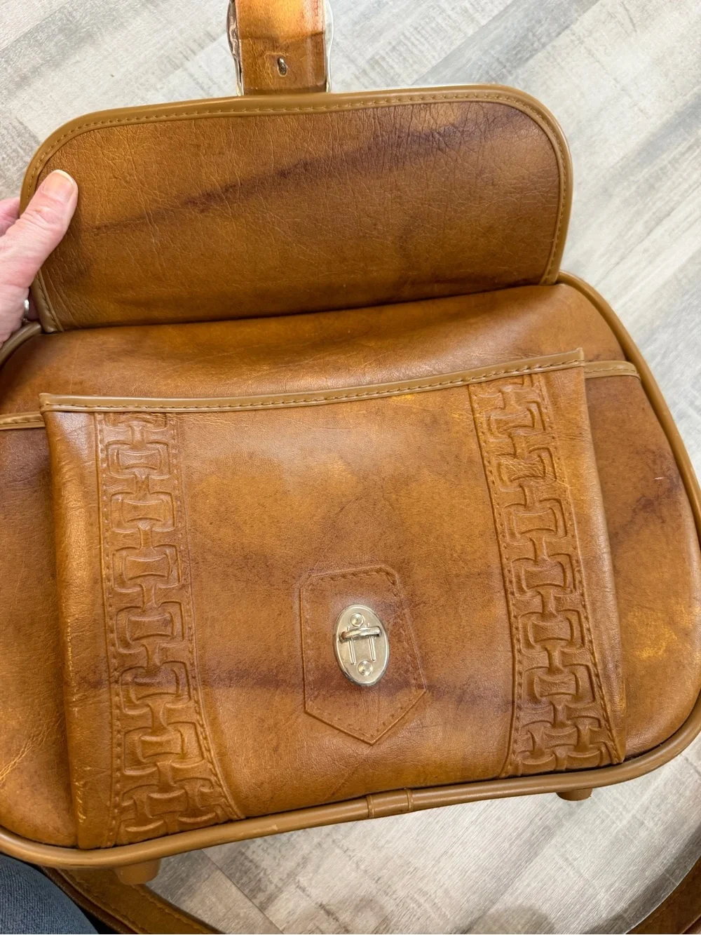 Vintage 1978 American Tourister Brown Carry On Flight Shoulder Bag w Key